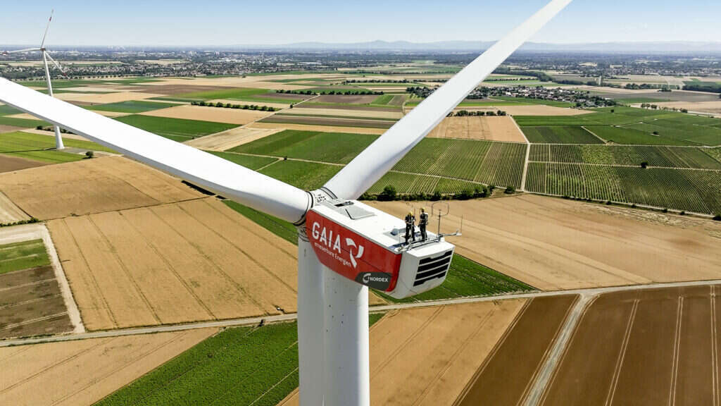 Fotografie einer Windenergieanlage von GAIA für nachhaltige Energielösungen